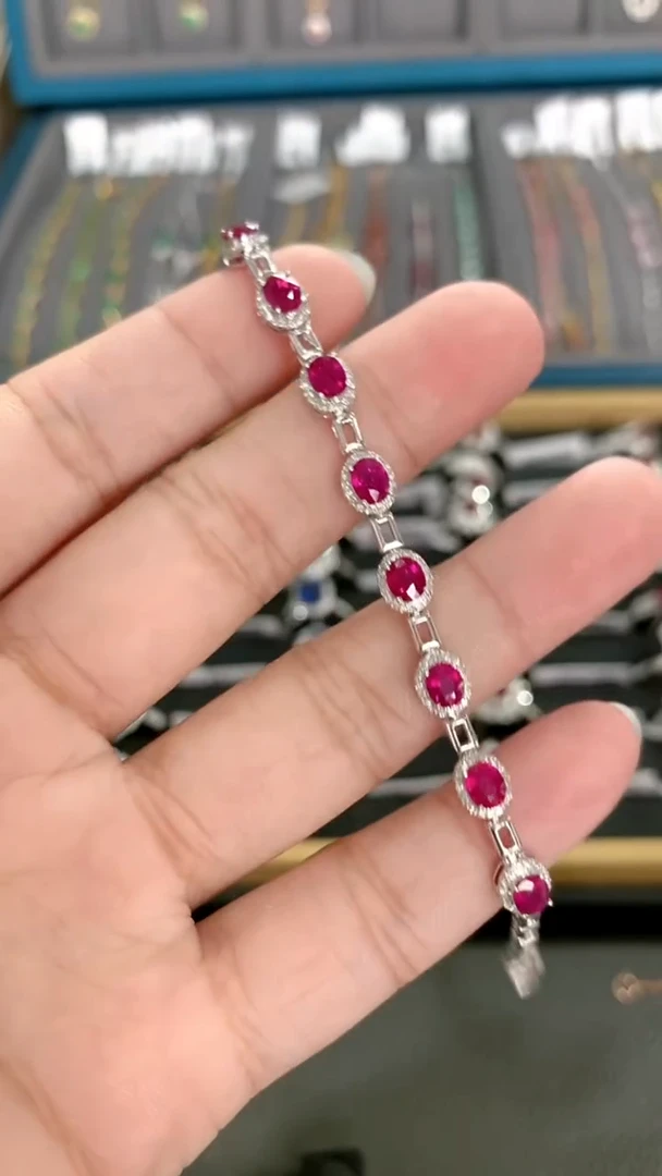 18K金镶嵌手链红宝石5.82克拉