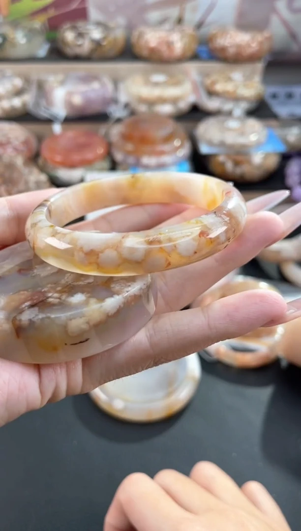 未镶嵌手镯石英质玉60