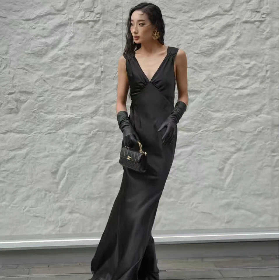 蓝蒂蔻ARMOUR法式V领斜裁连衣裙AURALB012003