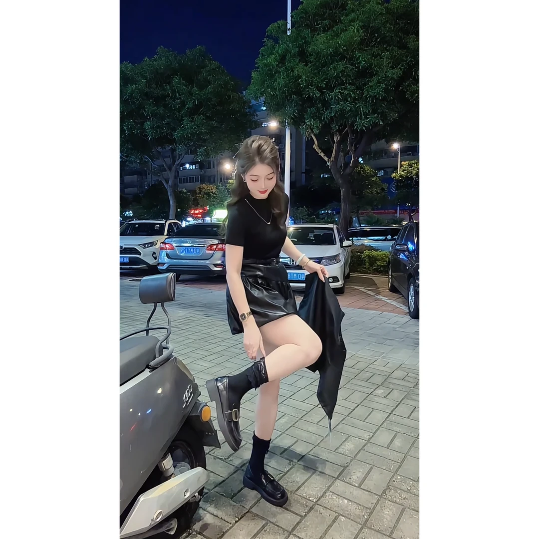 涵儿家 早秋复古纯色项链上衣 VS 松紧腰光泽感花苞短裙-92229
