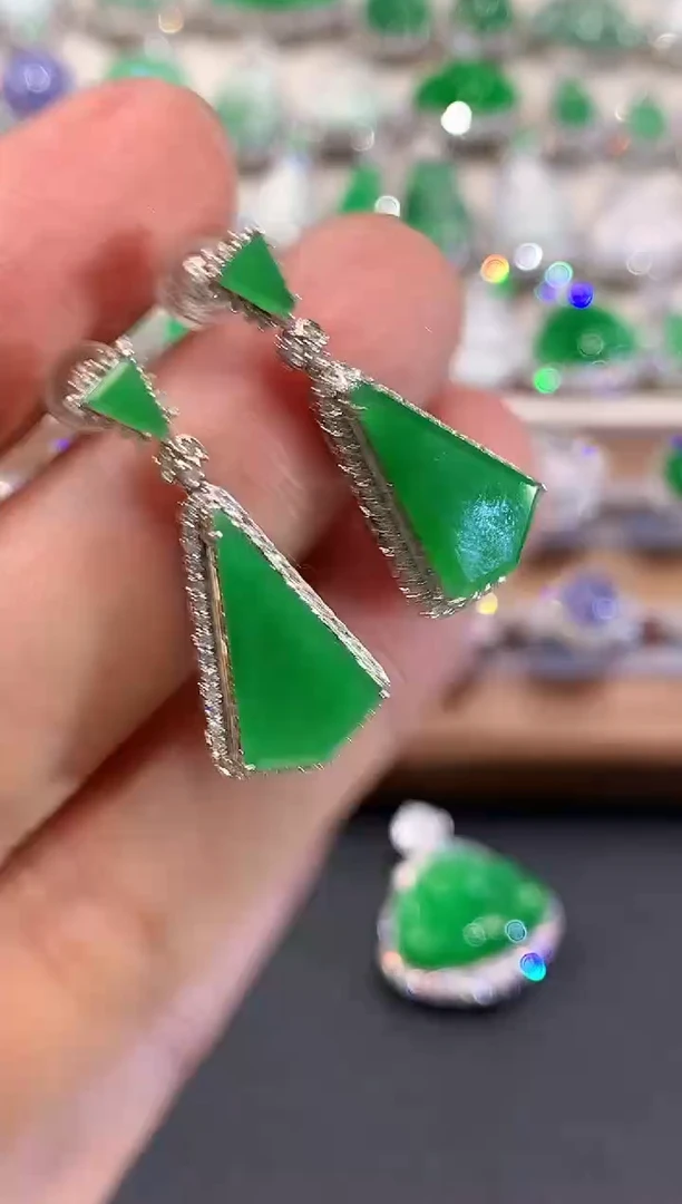 18K金镶嵌戒指翡翠a134