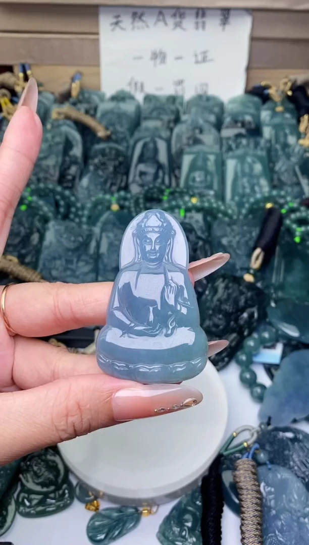 颈饰未镶嵌翡翠