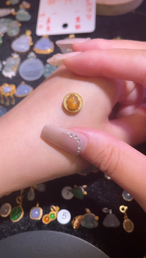 吊坠(不含链)18K金镶嵌翡翠??天然a货翡翠