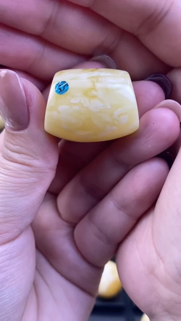 【闪购商品】琥珀裸石未镶嵌月.26