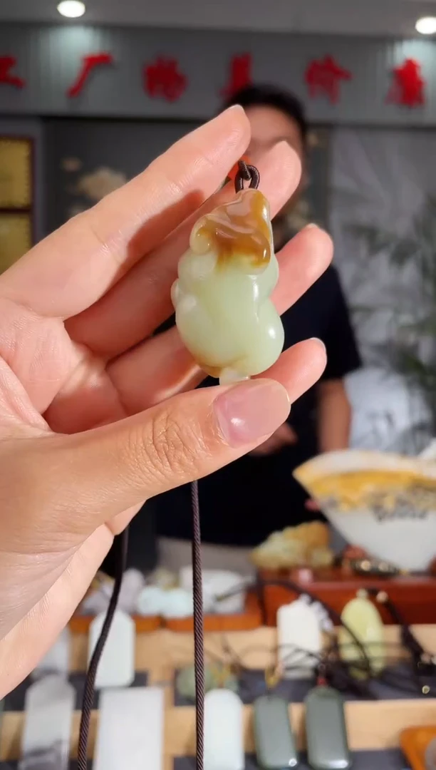 和田玉未镶嵌颈饰1