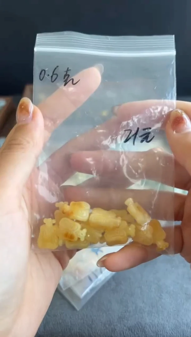 未镶嵌吊坠(不含链)蜜蜡0.6g多样性发一个