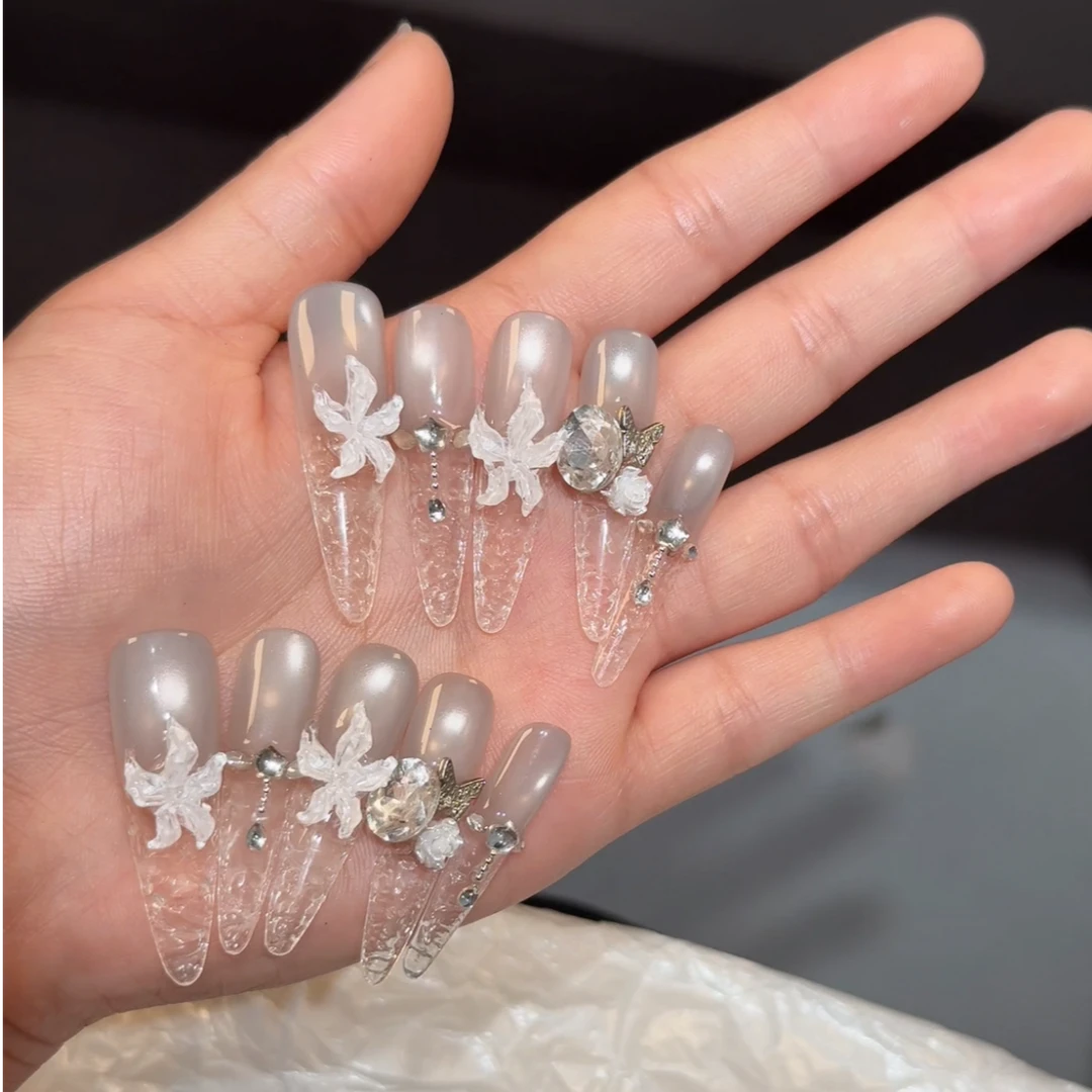 冰雪美人高定立体花卉美甲新款高级感纯手工追光玻璃珠猫眼碎冰冰