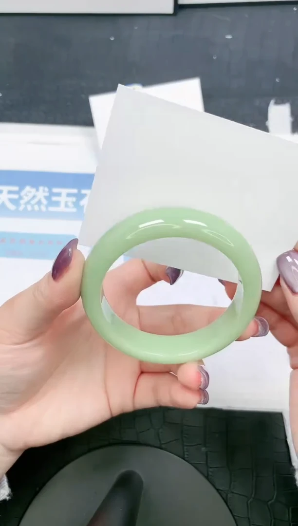 【闪购商品】石英质玉手镯未镶嵌136-56.5