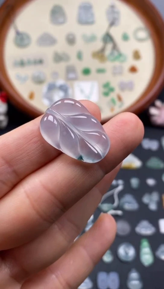 翡翠未镶嵌颈饰冰飘花叶子/芬