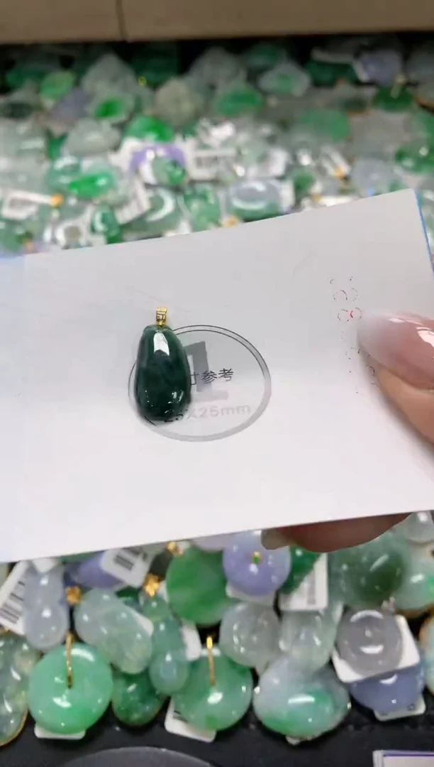 颈饰18K金镶嵌翡翠1111111111111111