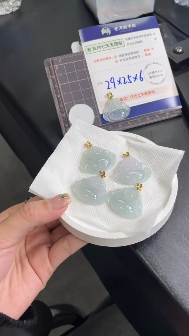 【闪购商品】翡翠颈饰18K金镶嵌翡翠高货佛公/多样性发其一CP