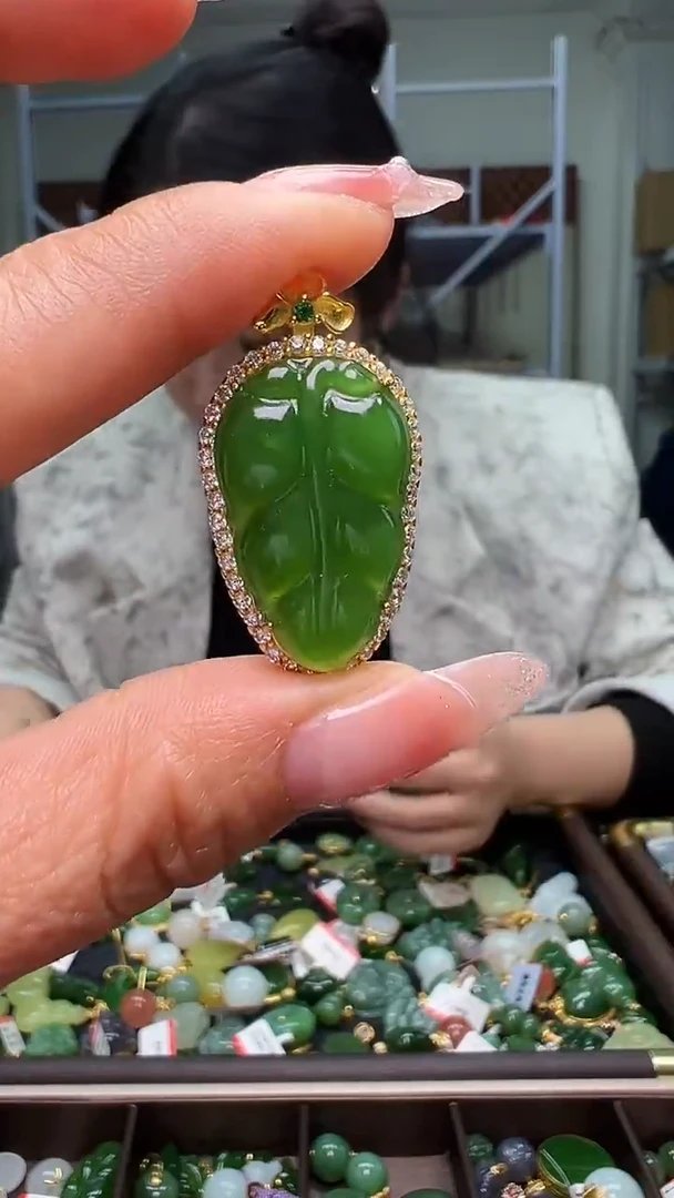 颈饰银S925镶嵌和田玉（多样性发货.发其一)12.28.71