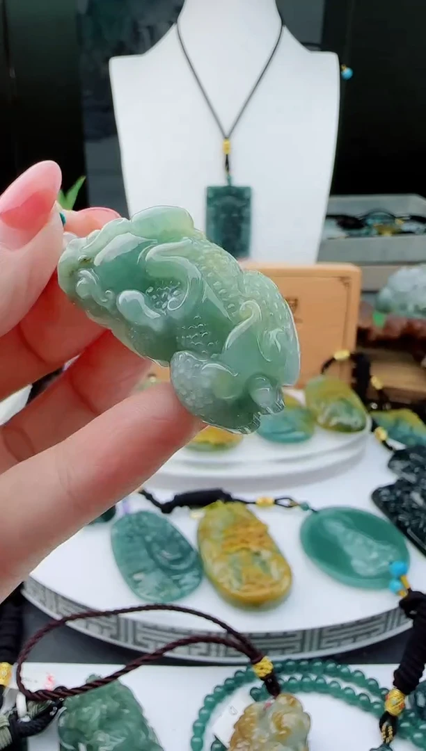 【闪购商品】翡翠颈饰未镶嵌111111111