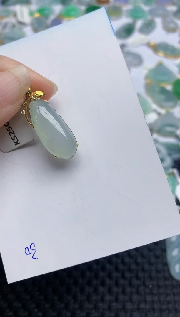 翡翠18K金镶嵌颈饰天然翡翠A货