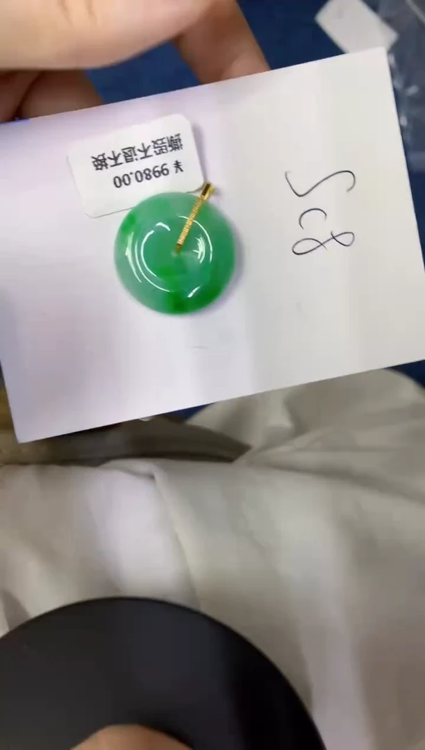 翡翠18K金镶嵌颈饰缅甸天然翡翠A货