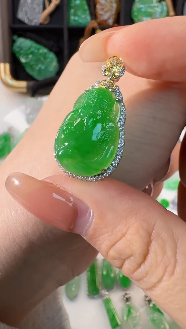 颈饰18K金镶嵌翡翠缅甸A货翡翠