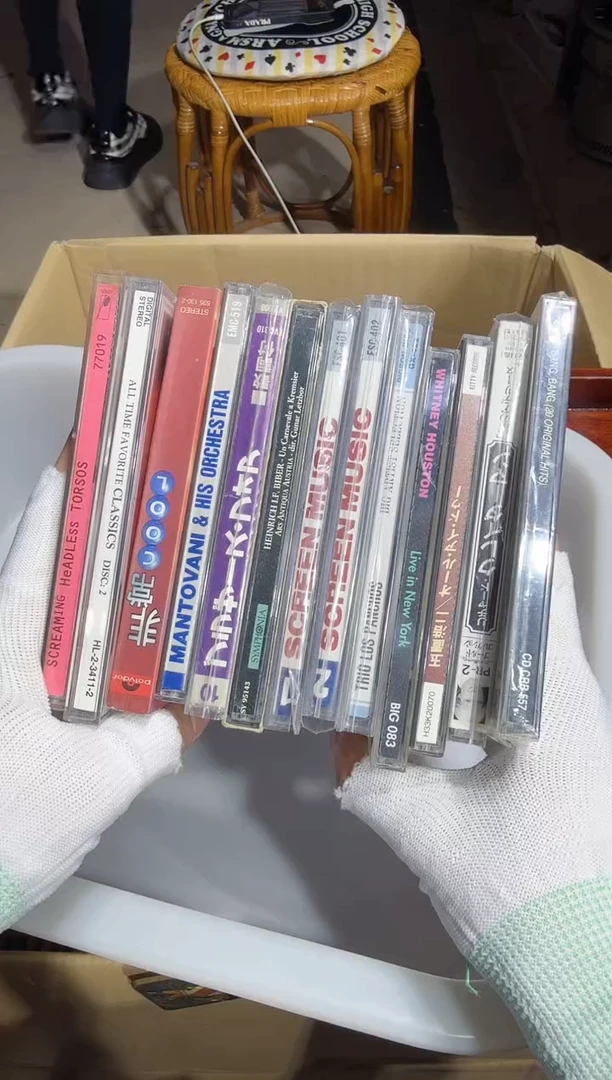 8新哈*欠 001   中古商品，瑕疵品，不保好坏。