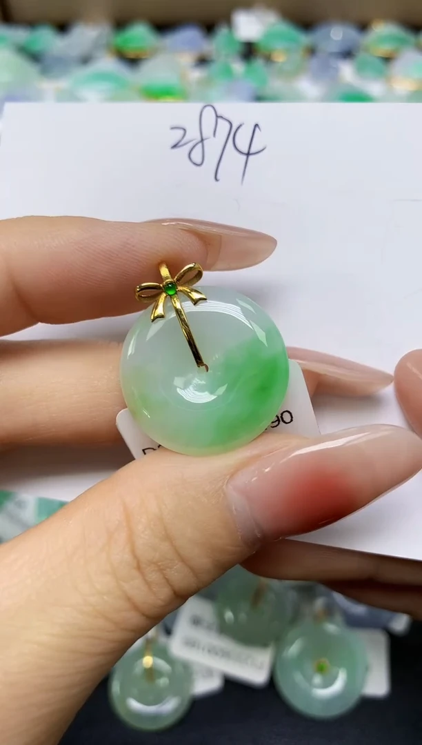 翡翠18K金镶嵌颈饰 天然缅甸翡翠A货