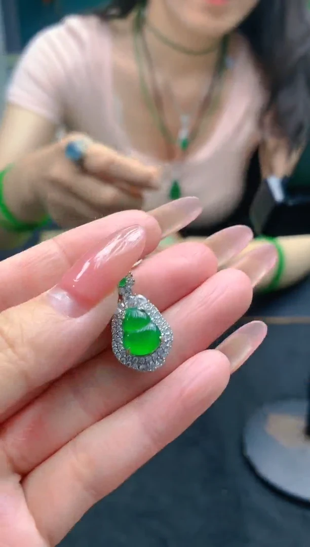 翡翠未镶嵌颈饰天然A货翡翠