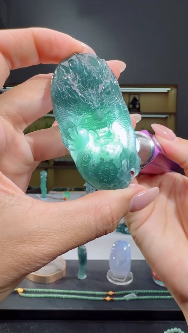 吊坠(赠链)未镶嵌翡翠龙牌（多样性发其一）