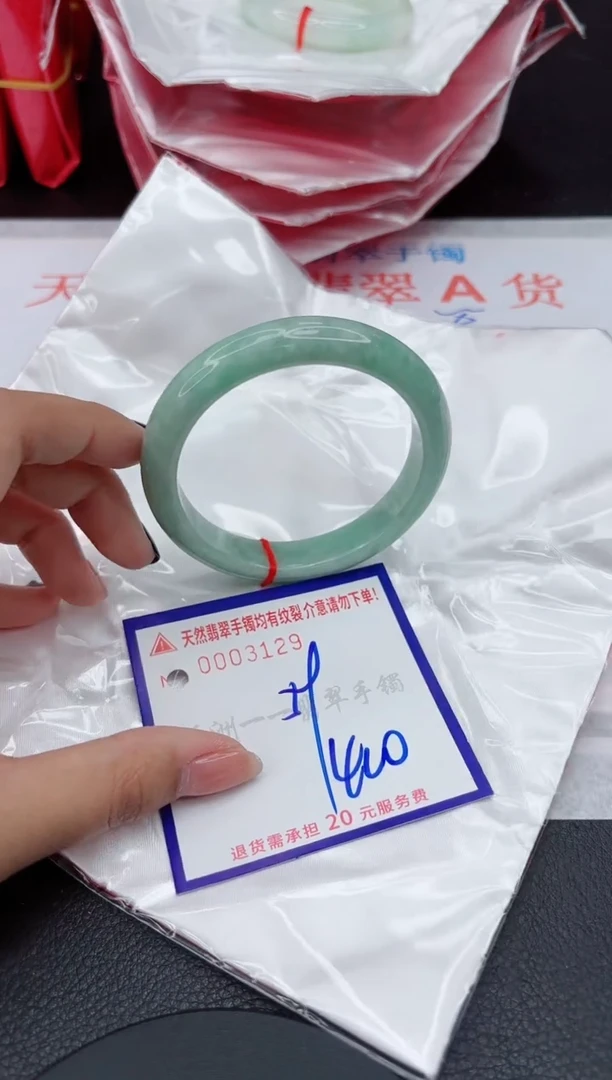 翡翠手镯未镶嵌1111111111111111