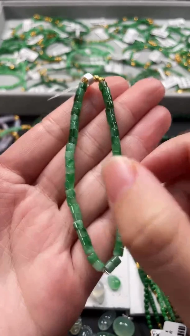 翡翠足金镶嵌套链一条  MK138