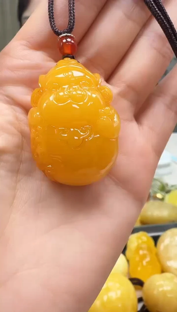 未镶嵌琥珀裸石如图