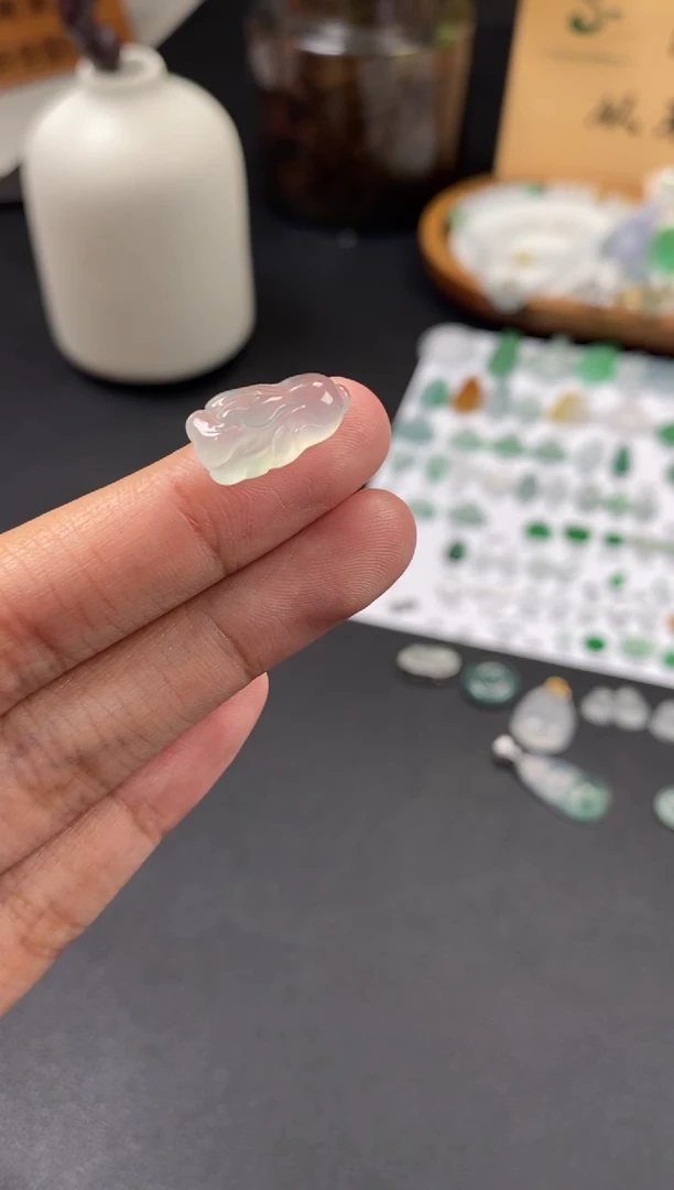 翡翠未镶嵌颈饰翡翠冰胶白菜