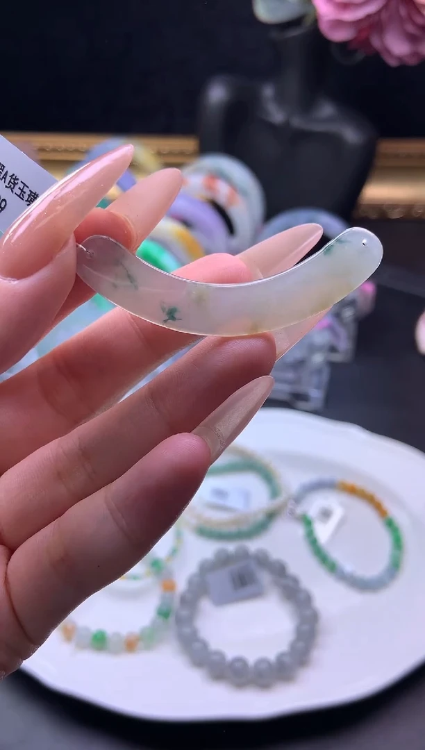 未镶嵌挂件翡翠玉璜