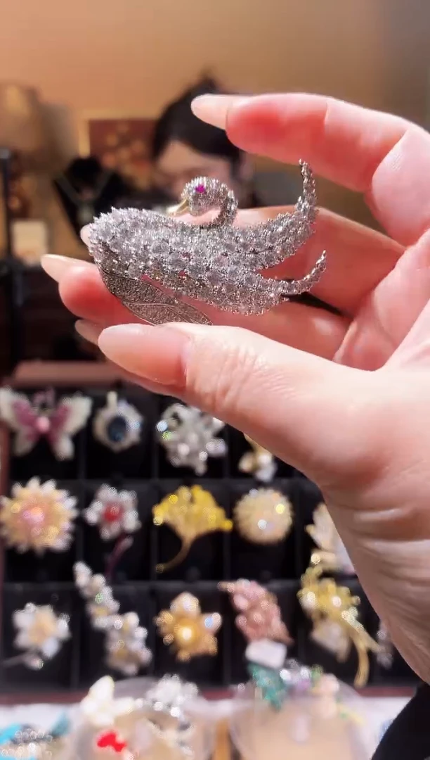 合成立方氧化锆铜合金白色天鹅