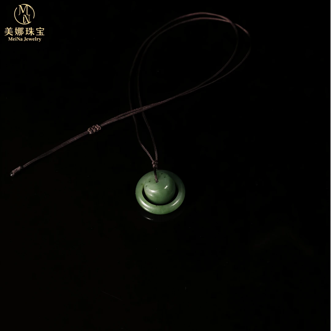美娜|“叠翠安环”碧玉吊坠H052