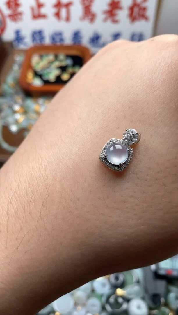 【闪购商品】翡翠颈饰未镶嵌哥哥