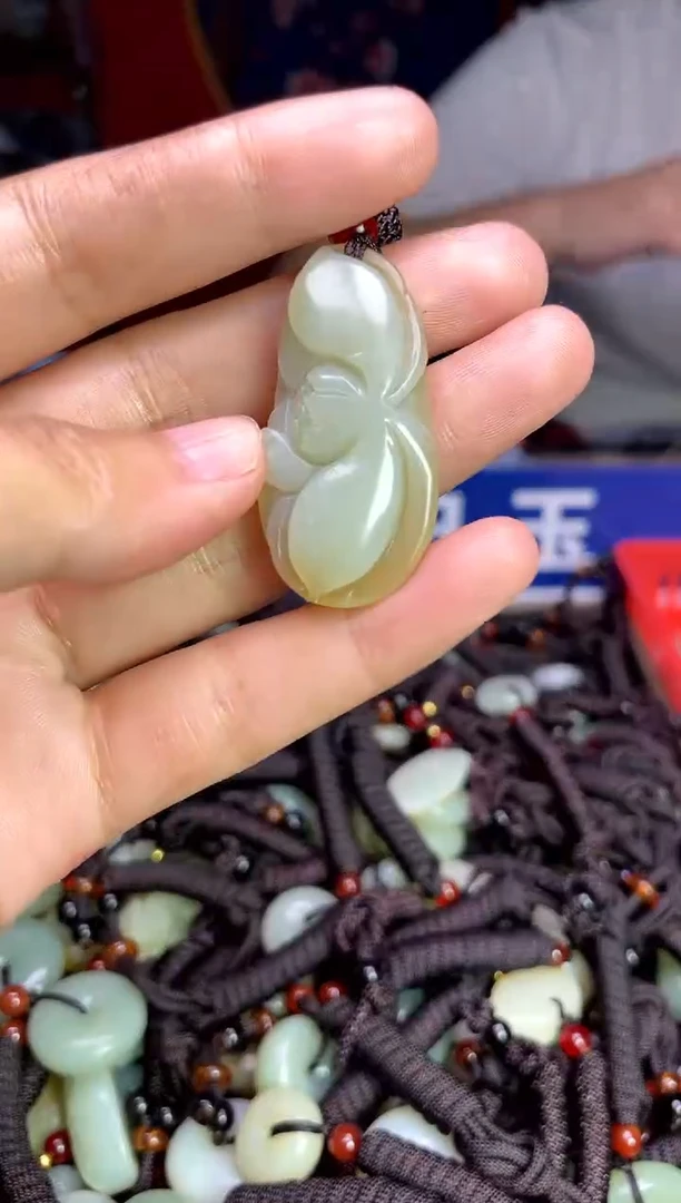未镶嵌和田玉挂件1