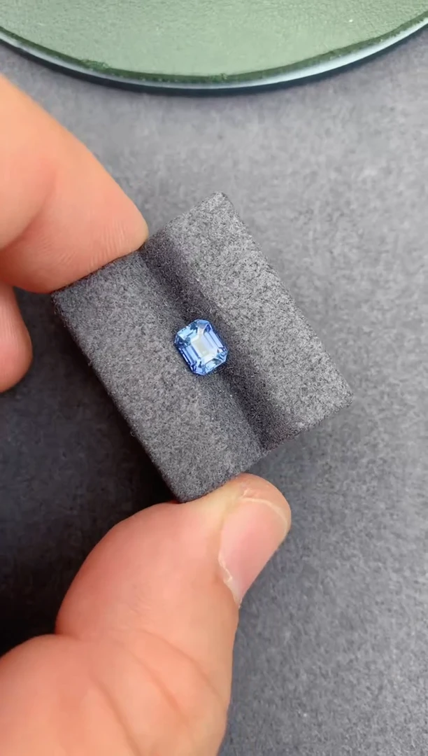 裸石蓝宝石1.05ct 无烧矢车菊蓝宝石
