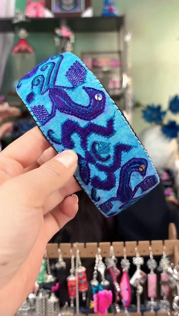 彩云南阁非遗老绣饰品565*