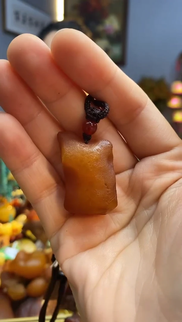 未镶嵌颈饰琥珀吊坠