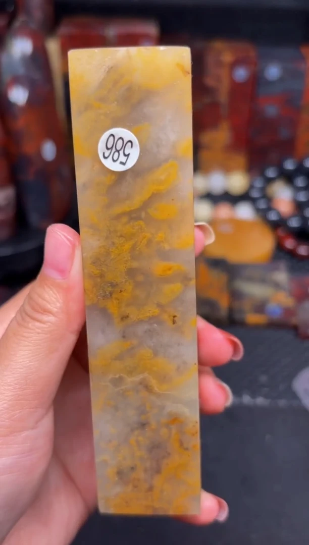 玉桂林鸡血玉印章摆件586