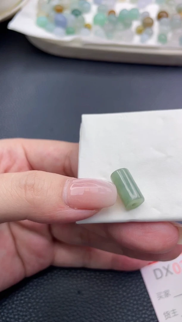 定制翡翠未镶嵌问*何珠子