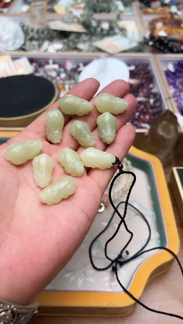 水晶手链未镶嵌和田玉若羌黄口貔貅吊坠 多样性发一 编绳