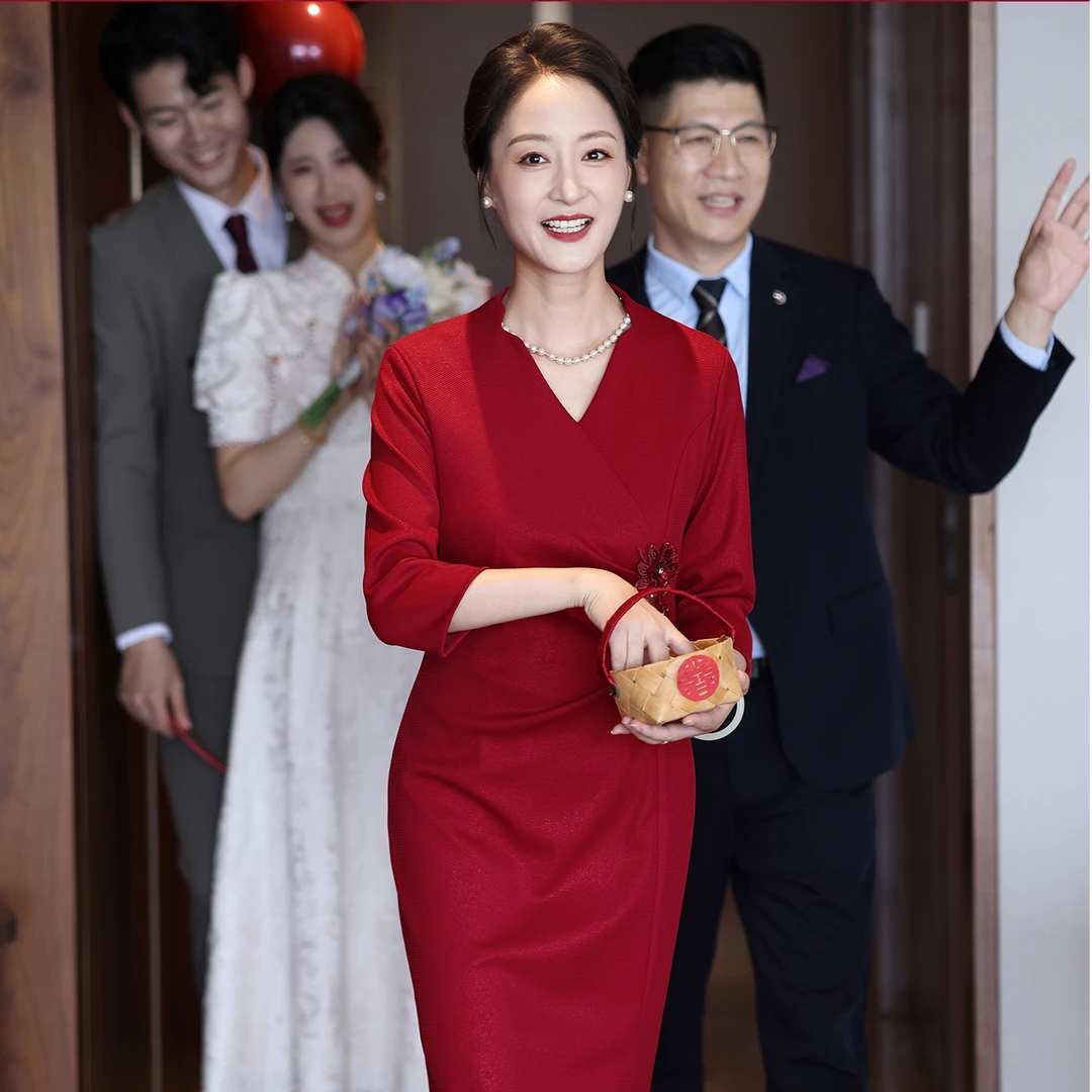 10月份喜婆婆礼服2025新款轻奢高级感年轻妈妈婚宴礼服遮肚子大码