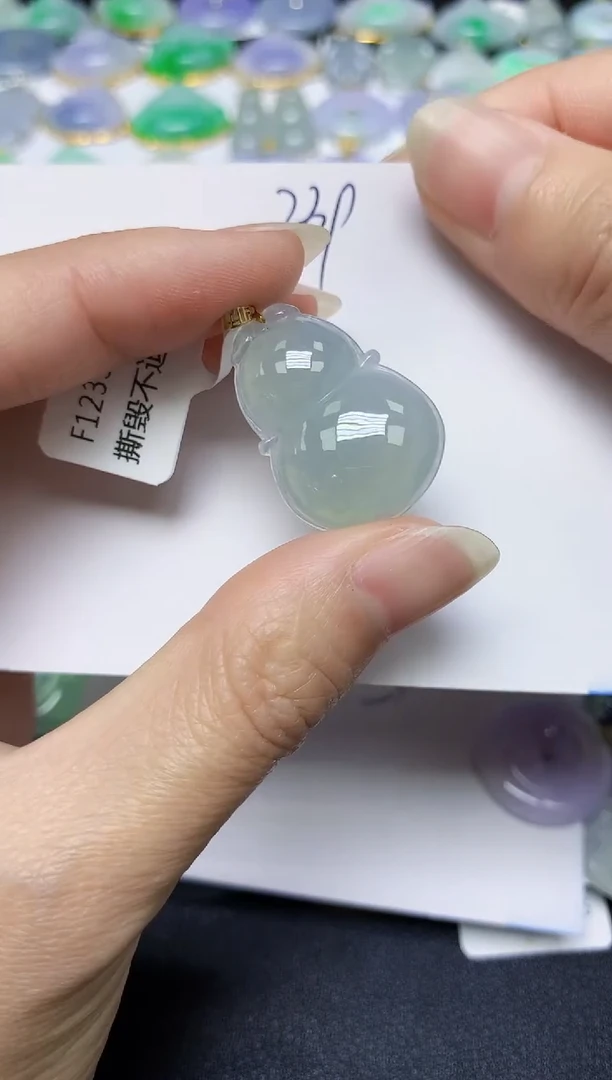 翡翠18K金镶嵌颈饰天然缅甸翡翠A货