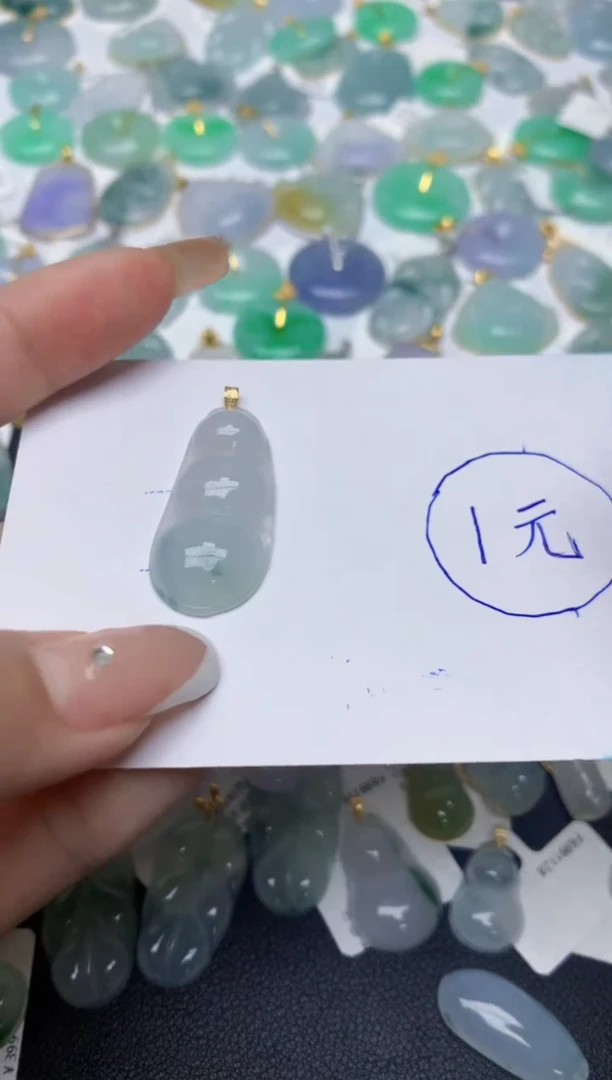 翡翠18K金镶嵌颈饰天然缅甸A货翡翠