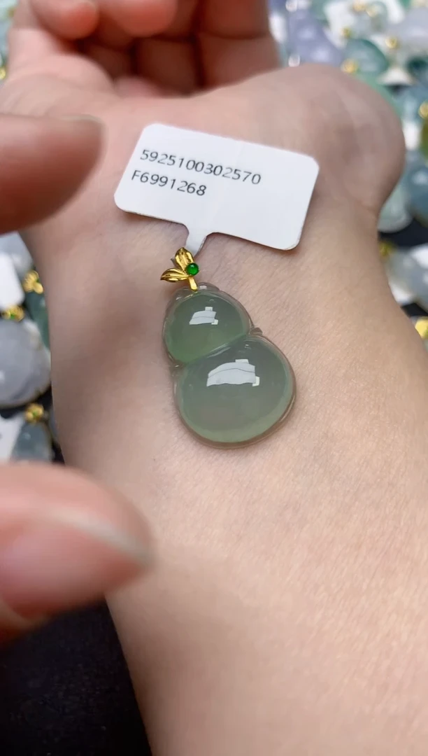 颈饰18K金镶嵌翡翠天然缅甸A货翡翠