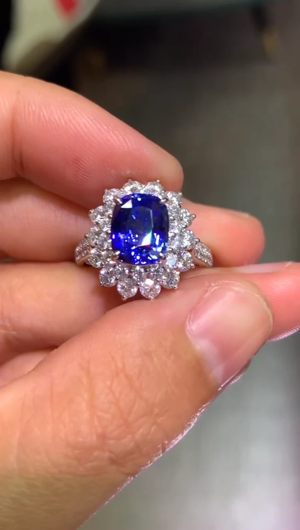戒指蓝宝石18K金镶嵌3.29CT