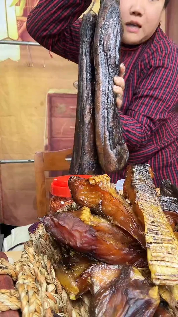 中国大陆**腊肉2305克