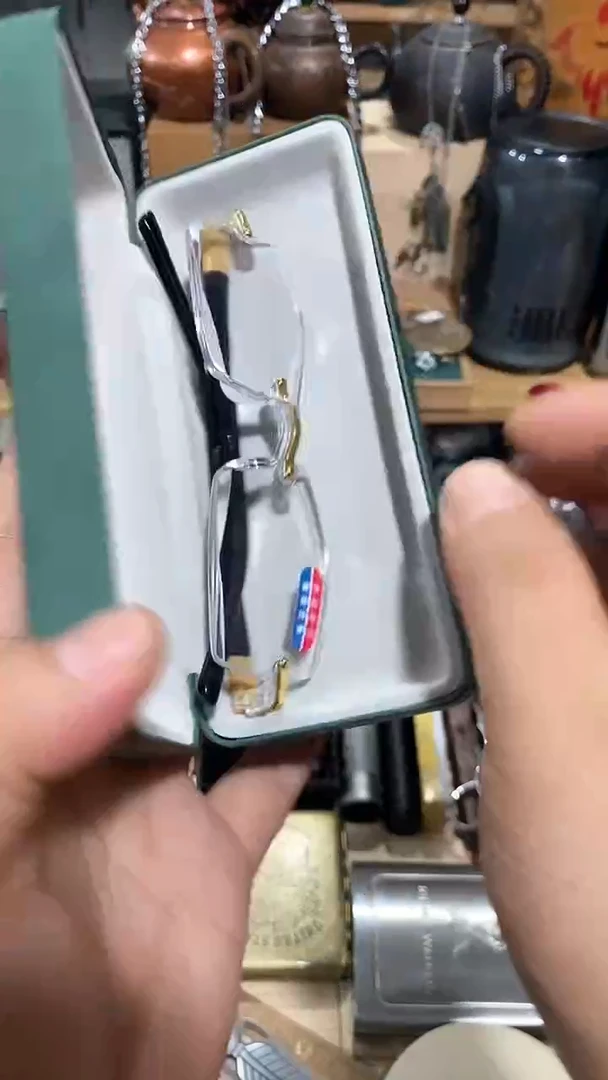 瓷片闪购商品  如图所示