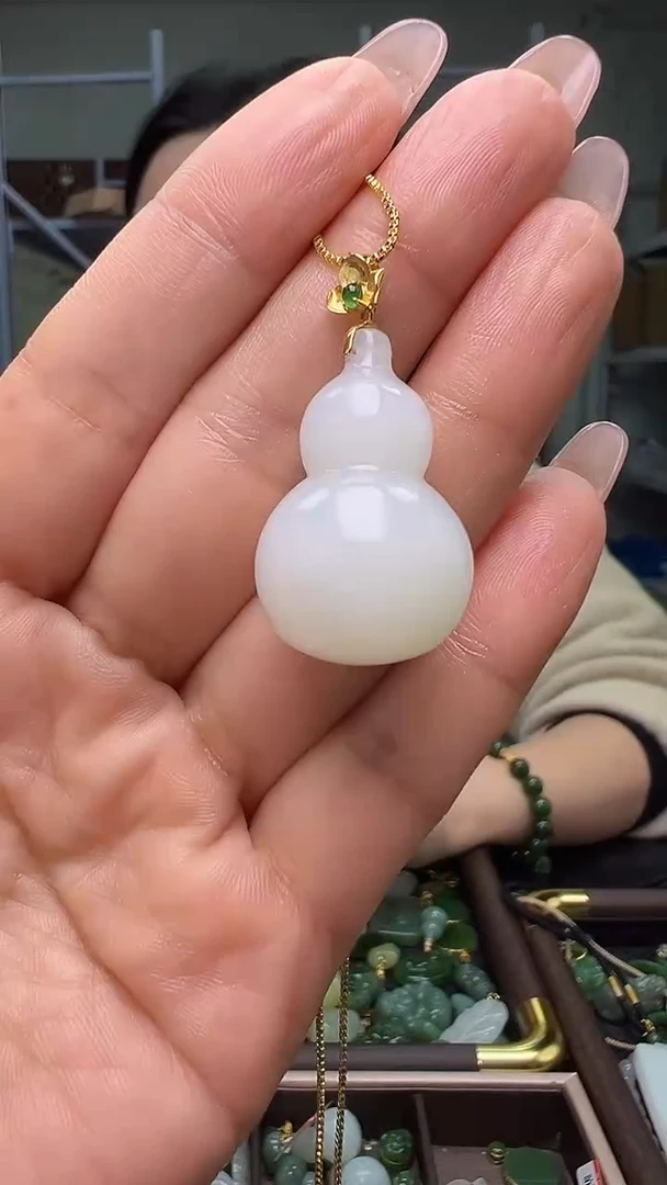 颈饰18K金镶嵌和田玉(多样性发货.发其一）11.06.12
