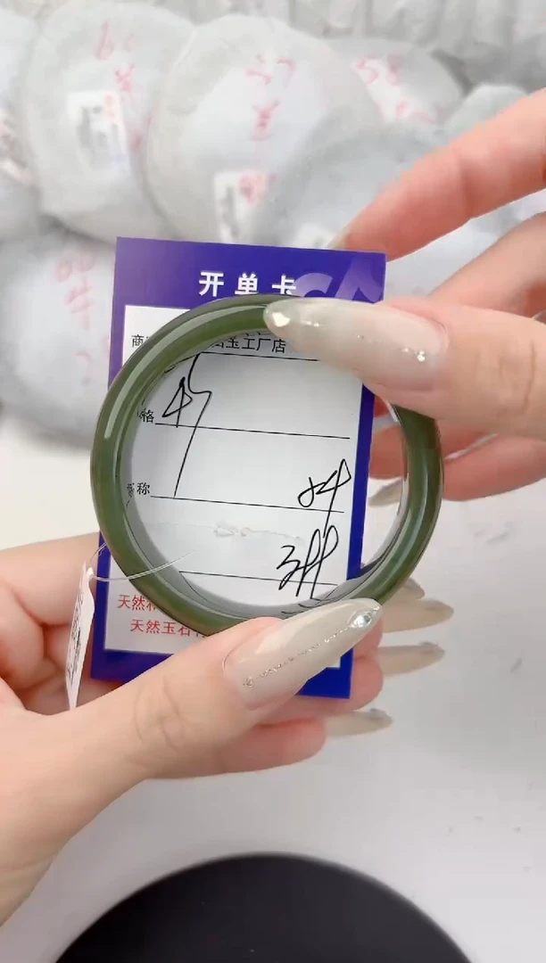 和田玉手镯未镶嵌43颜色微差无瑕疵