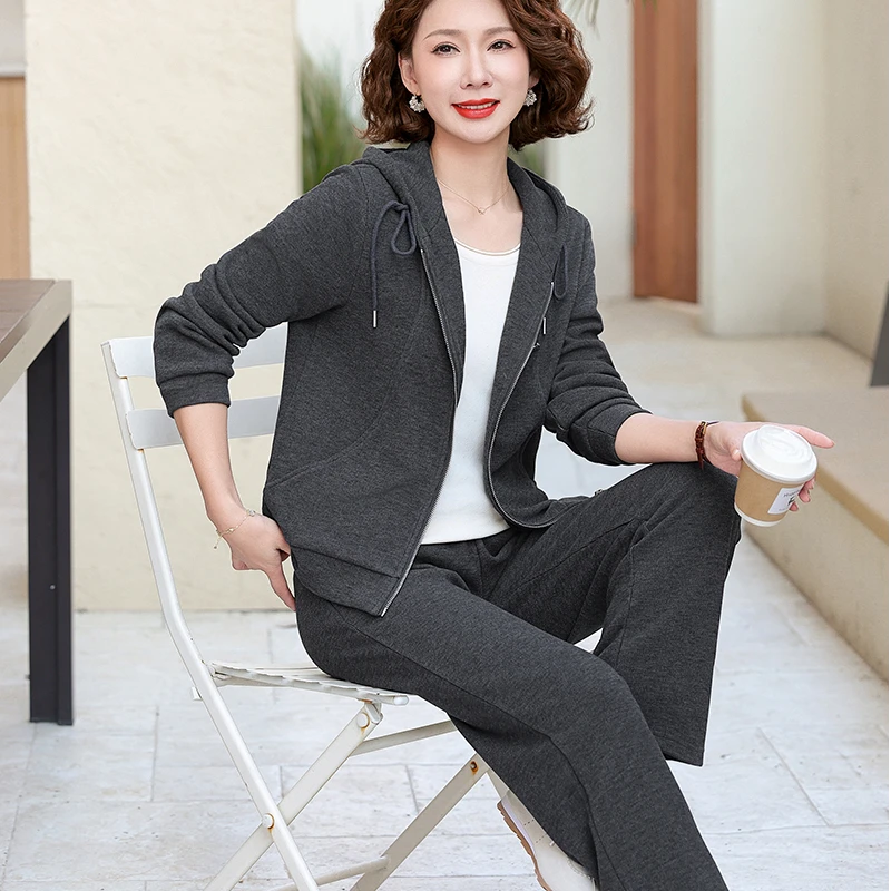 妈妈装春秋新款中老年运动休闲套装松紧腰洋气连帽两件女气质减龄
