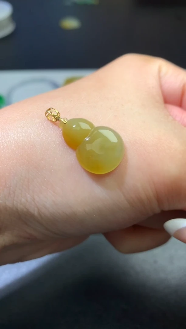 颈饰18K金镶嵌翡翠净货 17.69-13.4-3.8